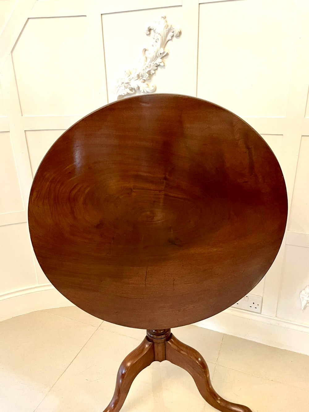  Quality Antique George III Mahogany Circular Tilt Top Centre Table 
