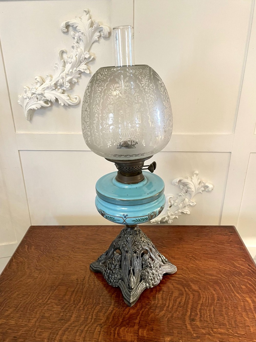  Quality Antique Victorian Oil Lamp 
