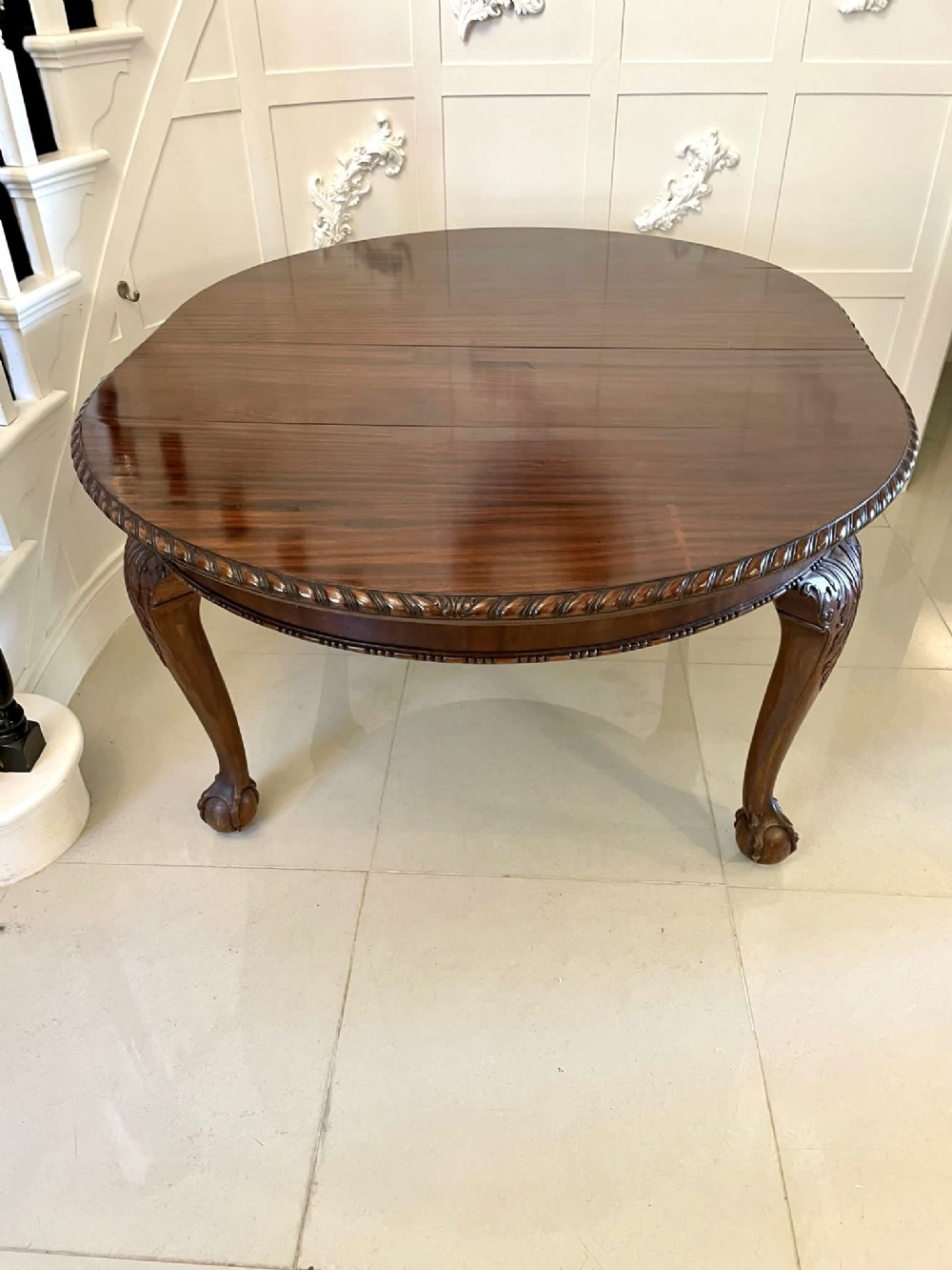  Large Antique Victorian Quality Carved Mahogany Extending Dining Table 
