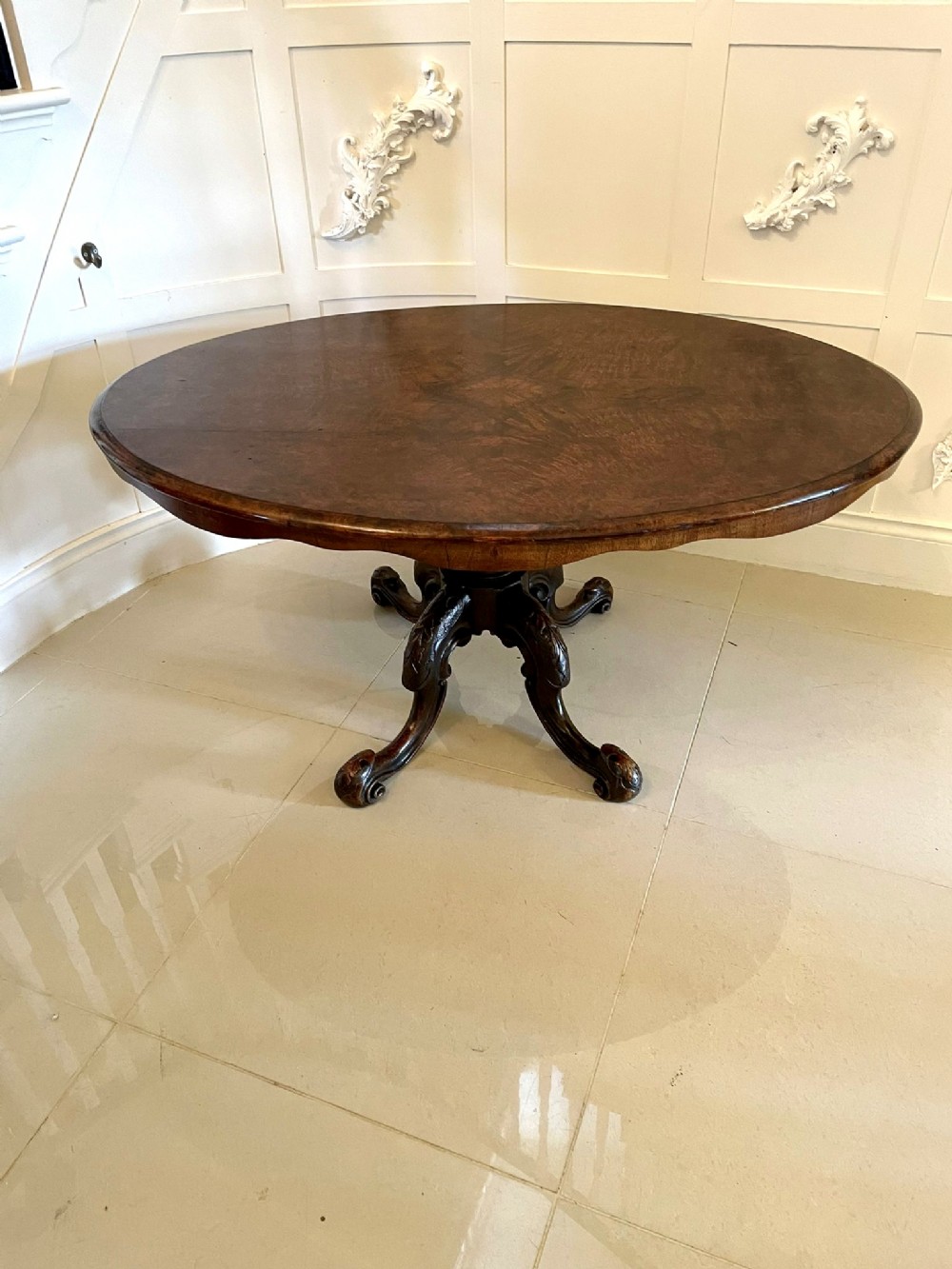   ??Quality Antique Victorian Burr Walnut Oval Coffee Table 

