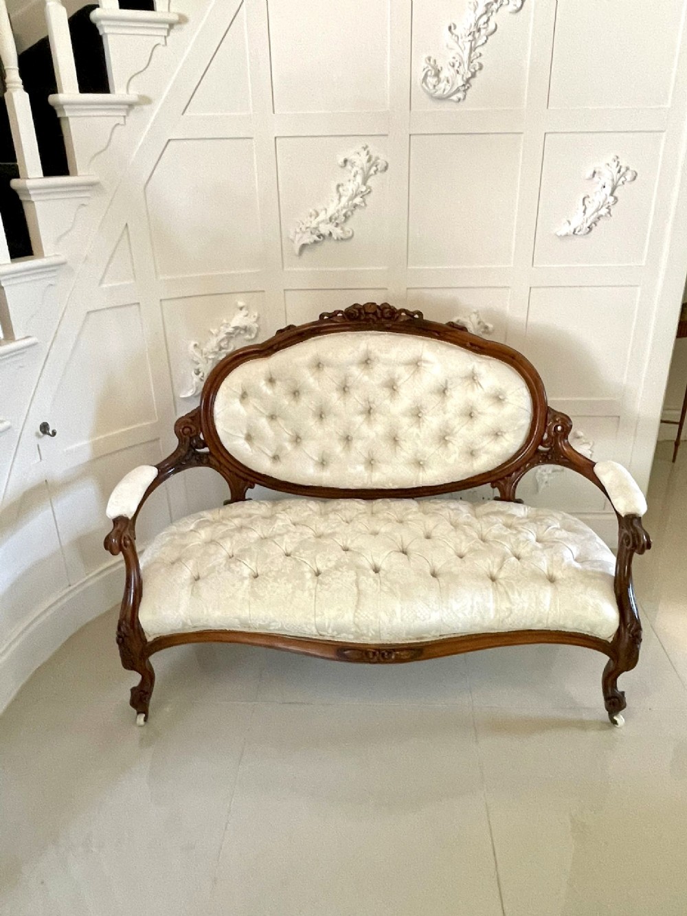 Fine Quality Victorian Carved Walnut Settee