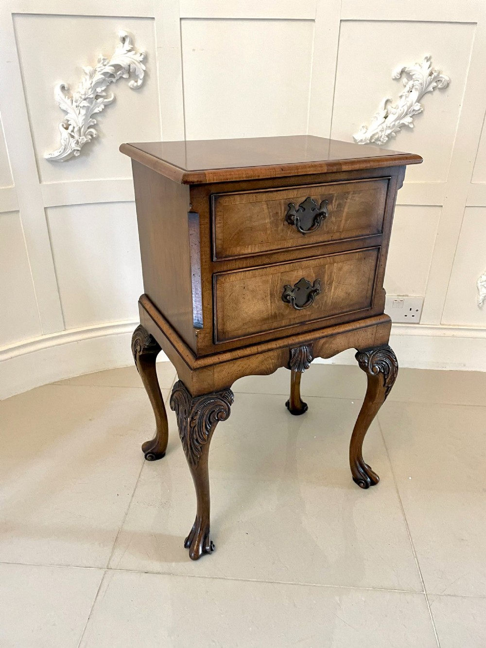 Antique Quality Burr Walnut Lamp Stand 
