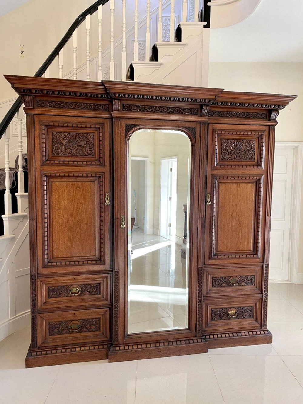  Fantastic Quality Antique Victorian Carved Walnut Breakfront Wardrobe 