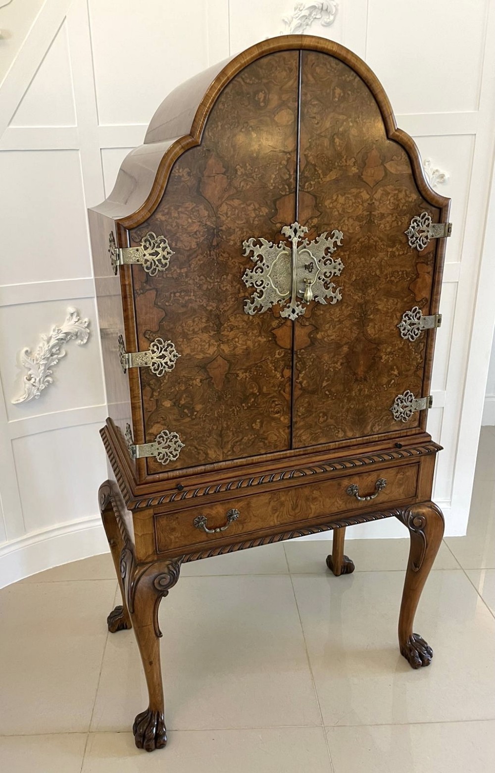  Superb Quality Antique Burr Walnut Drinks Cabinet 
