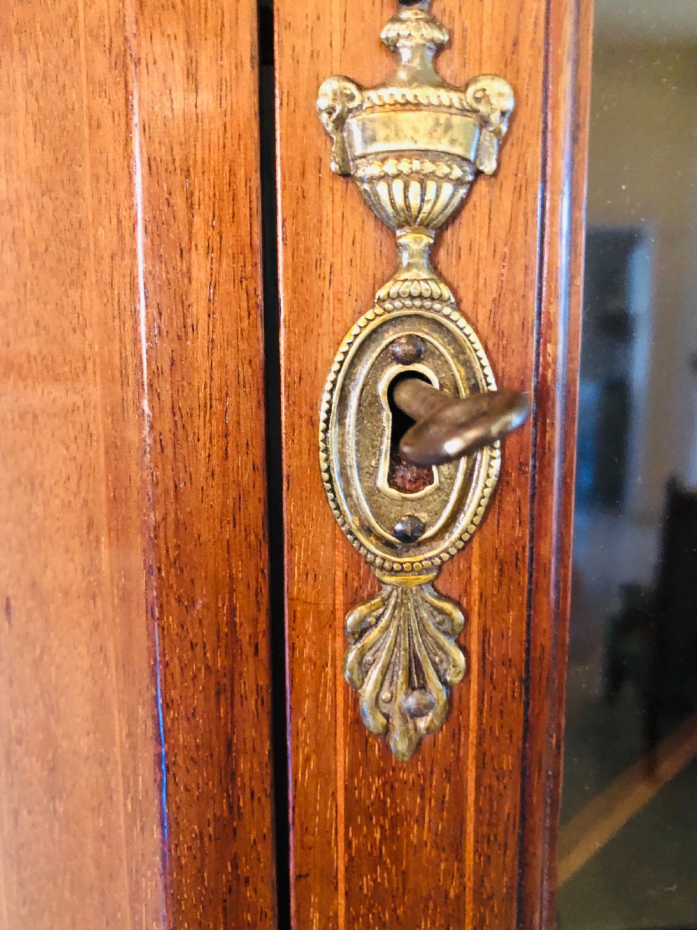  Fine Quality Antique  Edwardian Inlaid Mahogany Corner Cupboard
 View V