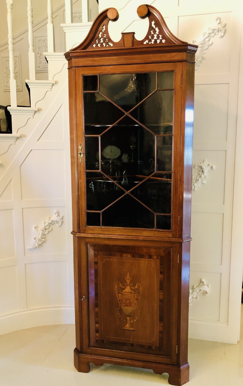 Fine Quality Antique  Edwardian Inlaid Mahogany Corner Cupboard
 View XVII