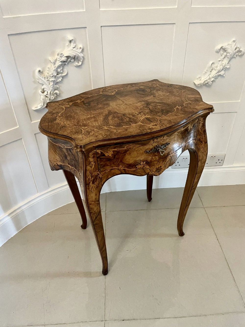   Antique Victorian Quality French Inlaid Burr Walnut Freestanding Centre Table 
