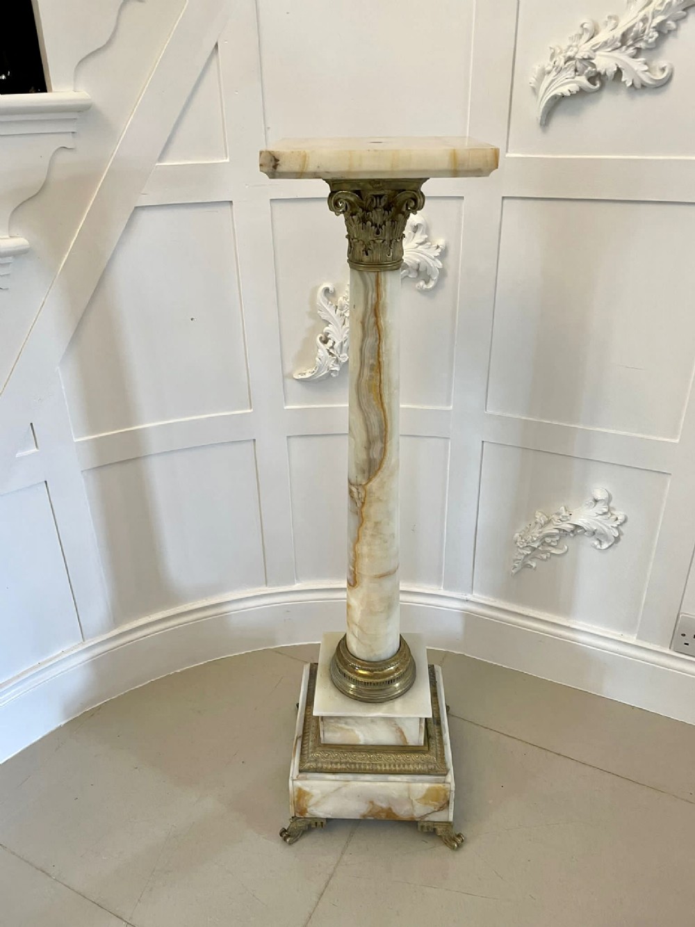 Antique Victorian Quality Onyx and Ormolu Mounted Freestanding Pedestal 
