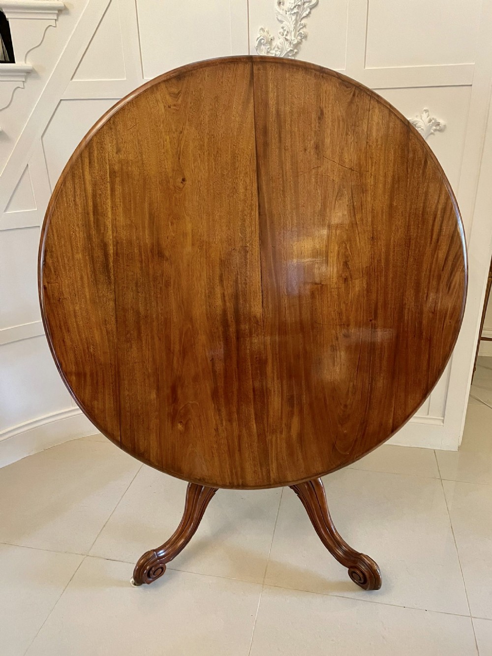19th Century Antique Victorian Mahogany Circular Centre Table 
