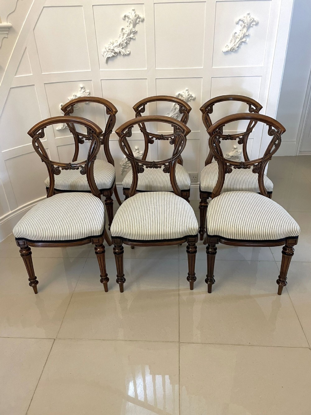  Fine Quality Set of 6 Antique Victorian Quality Carved Walnut Dining Chairs 
