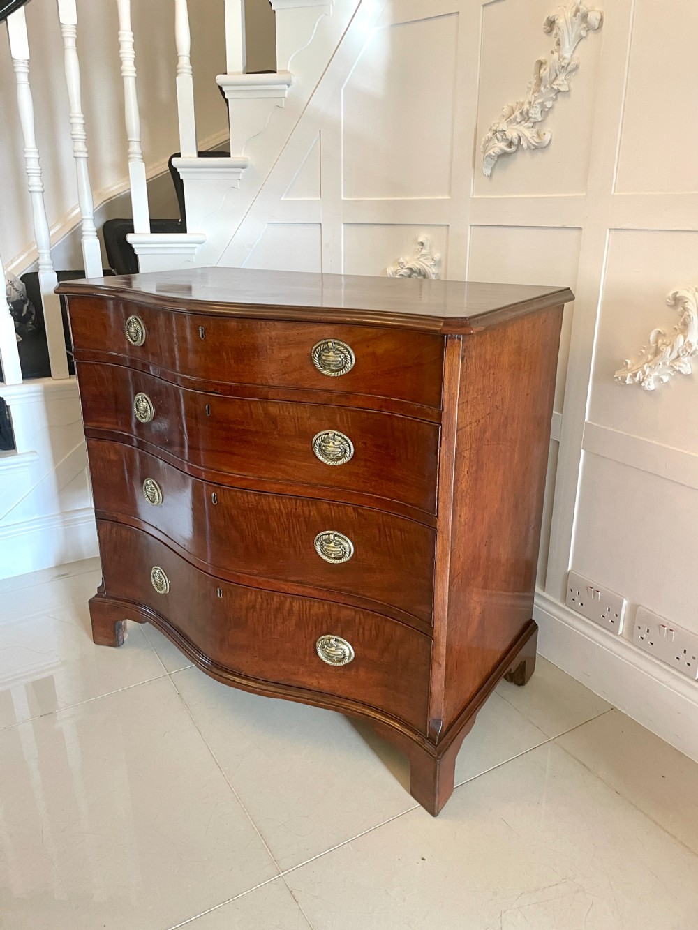 Antique George III Quality Mahogany Serpentine Fronted Chest of Drawers  View XVI