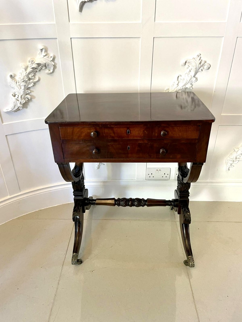 Unusual Outstanding Quality Antique Regency Freestanding Figured Mahogany Centre Table 
