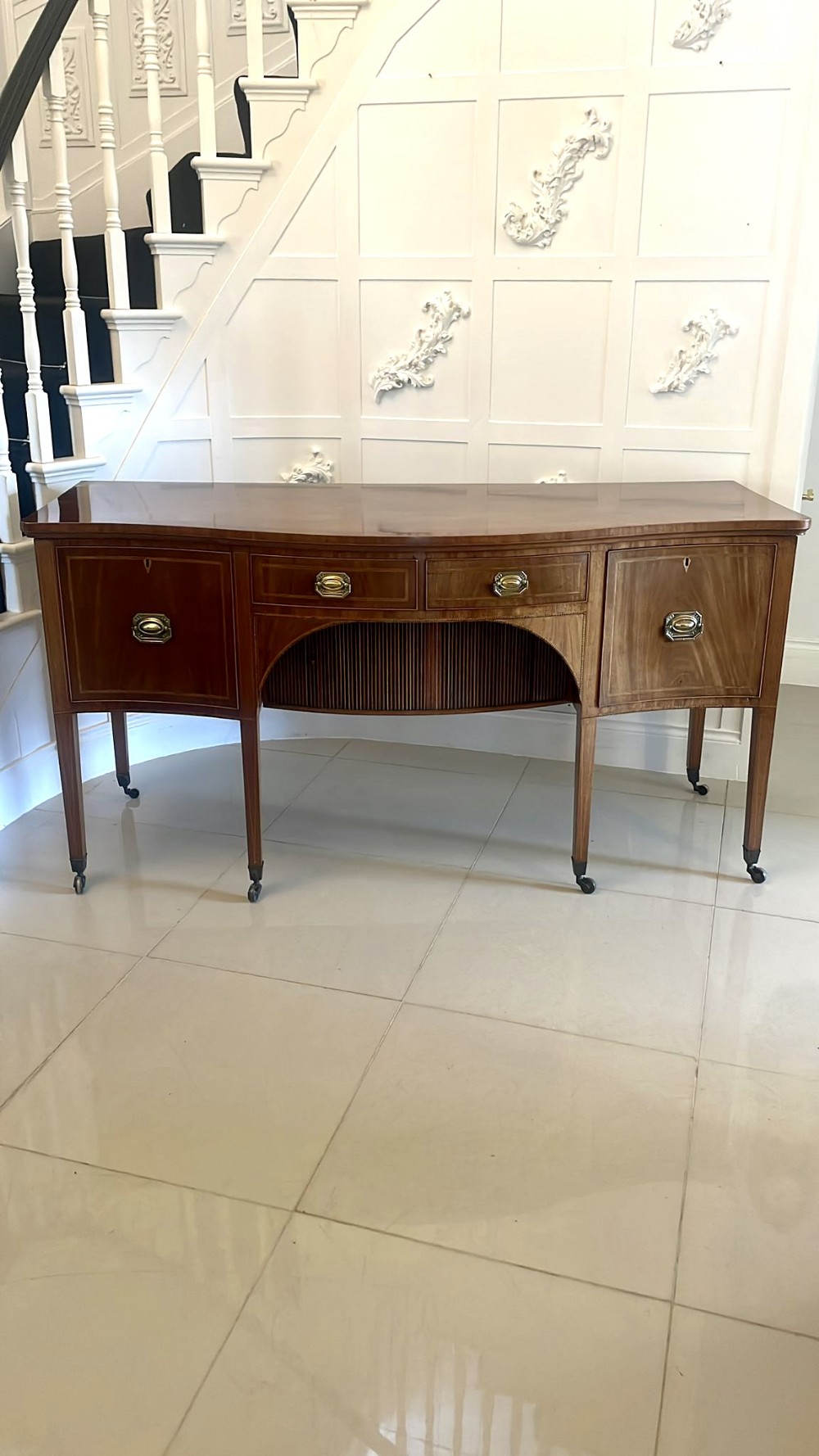 Fine Antique George III Serpentine Shaped Quality Figured Mahogany Sideboard 