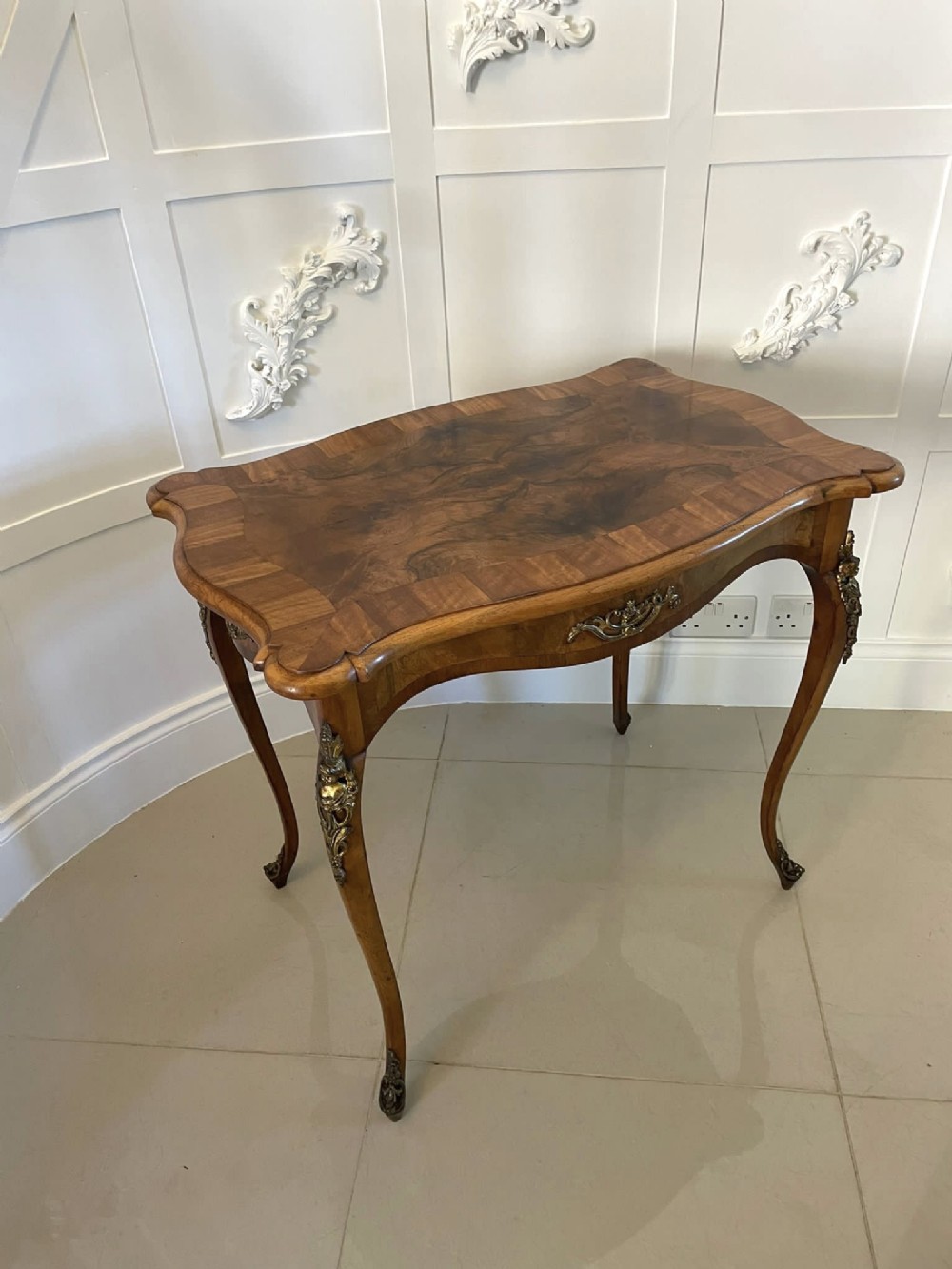 Antique Victorian Quality French Burr Walnut Freestanding Centre Table 