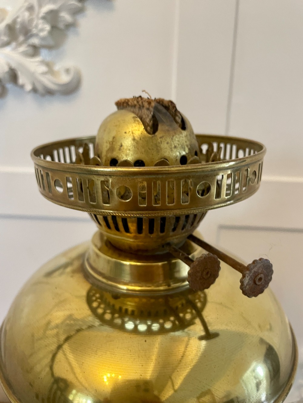 Antique Victorian Reeded Column Quality Brass Oil Lamp View VII