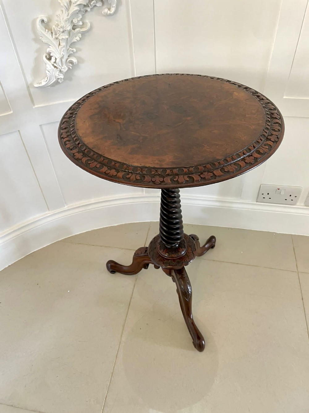 Antique Victorian Quality Circular Burr Walnut Lamp Table 