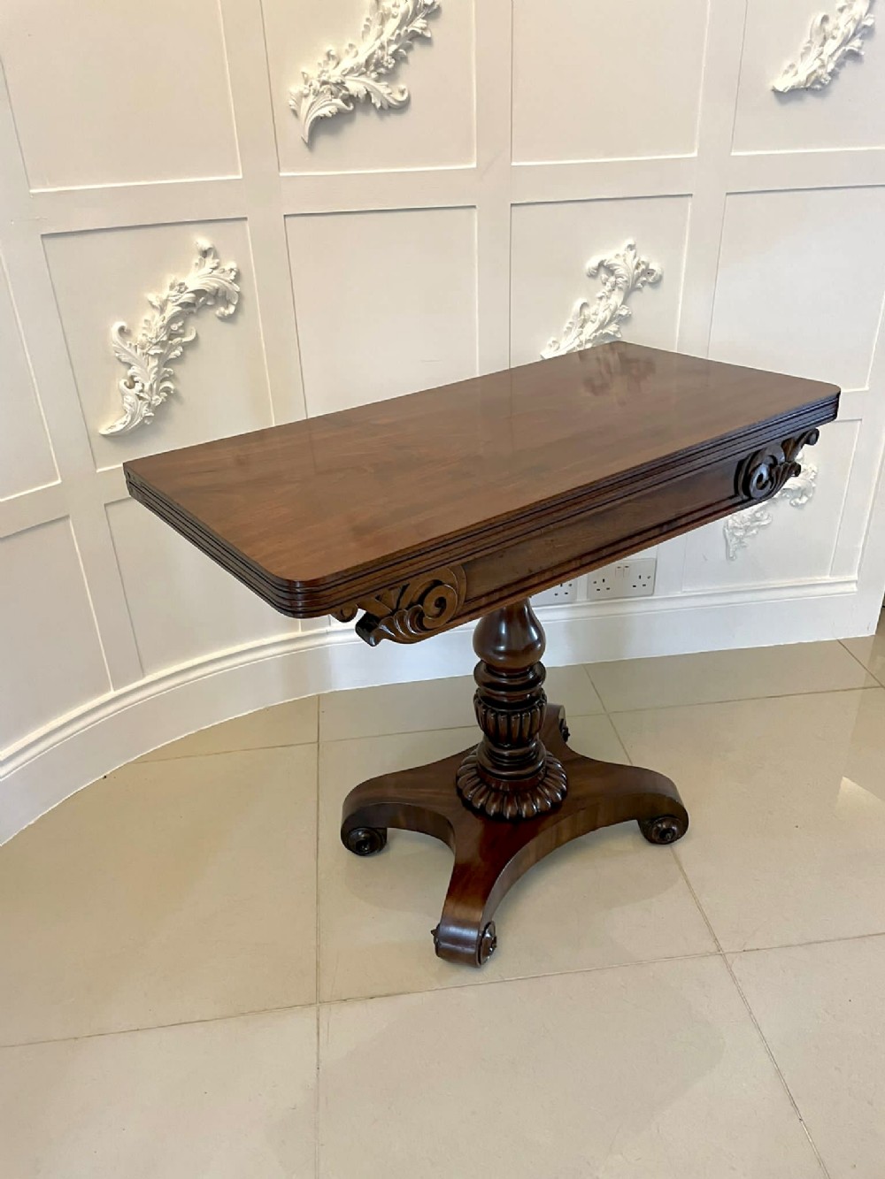 Antique William IV Quality Figured Mahogany Tea/Side Table 