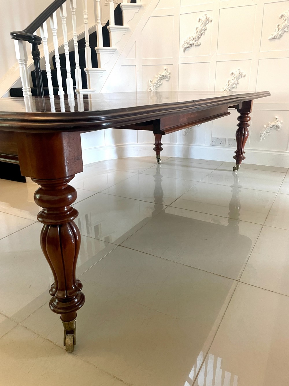  Superb Quality 10 Seater Antique Victorian Figured Mahogany Extending Dining Table  View XII