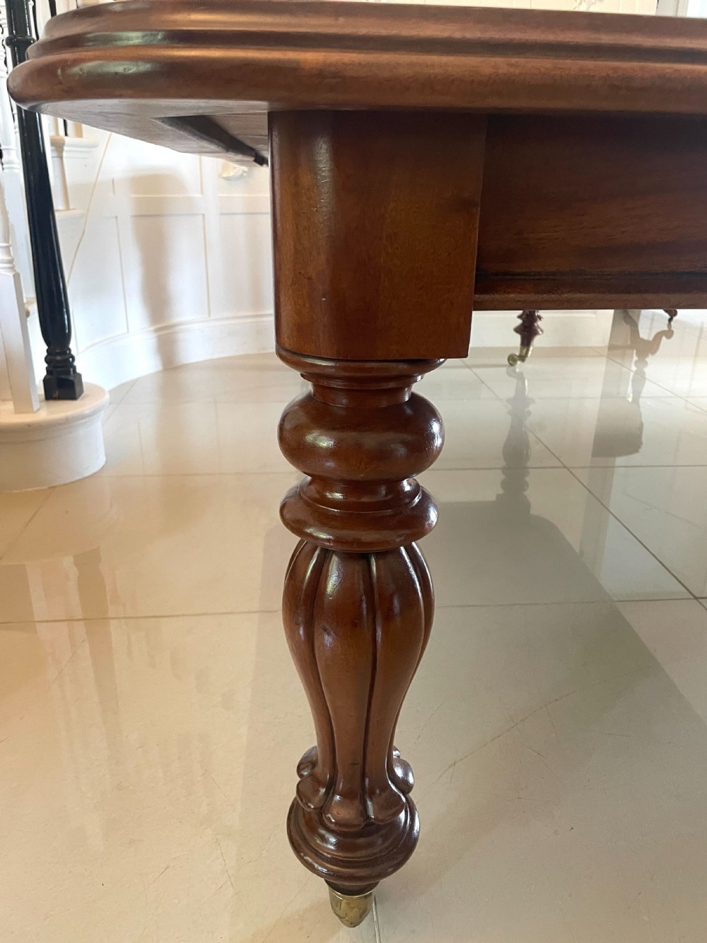  Superb Quality 10 Seater Antique Victorian Figured Mahogany Extending Dining Table  View XVI