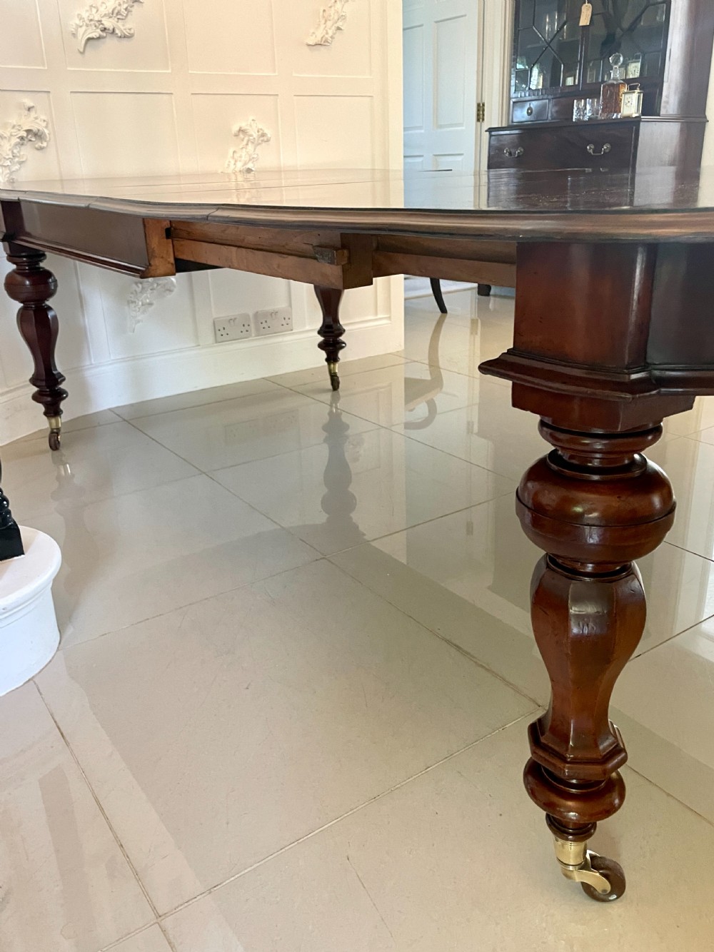 Superb Quality Antique Victorian Figured Mahogany Extending Dining Table 74 x 120 x 241cm View XIII