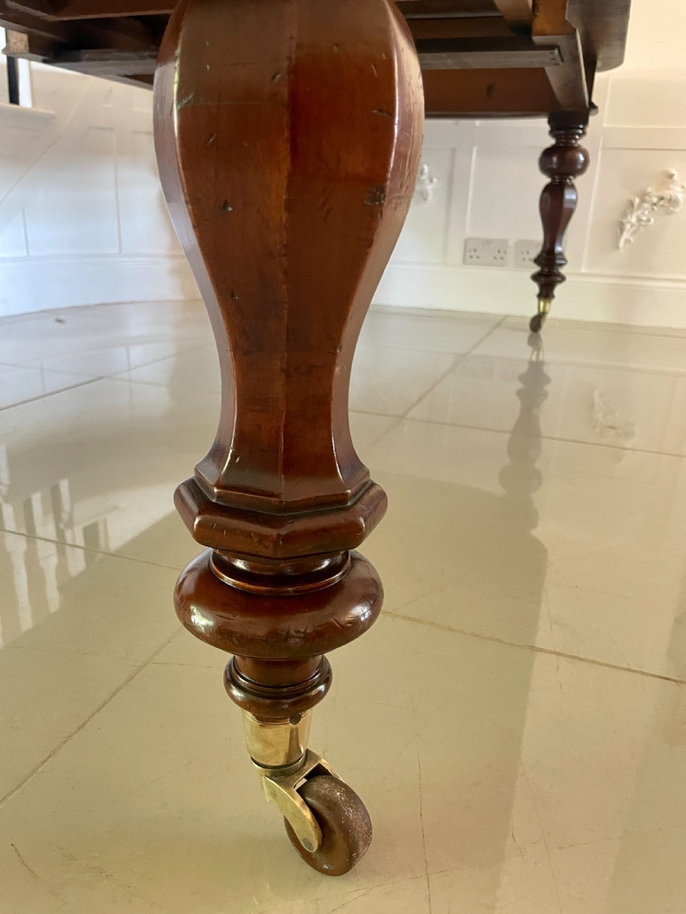 Superb Quality Antique Victorian Figured Mahogany Extending Dining Table 74 x 120 x 241cm View XV