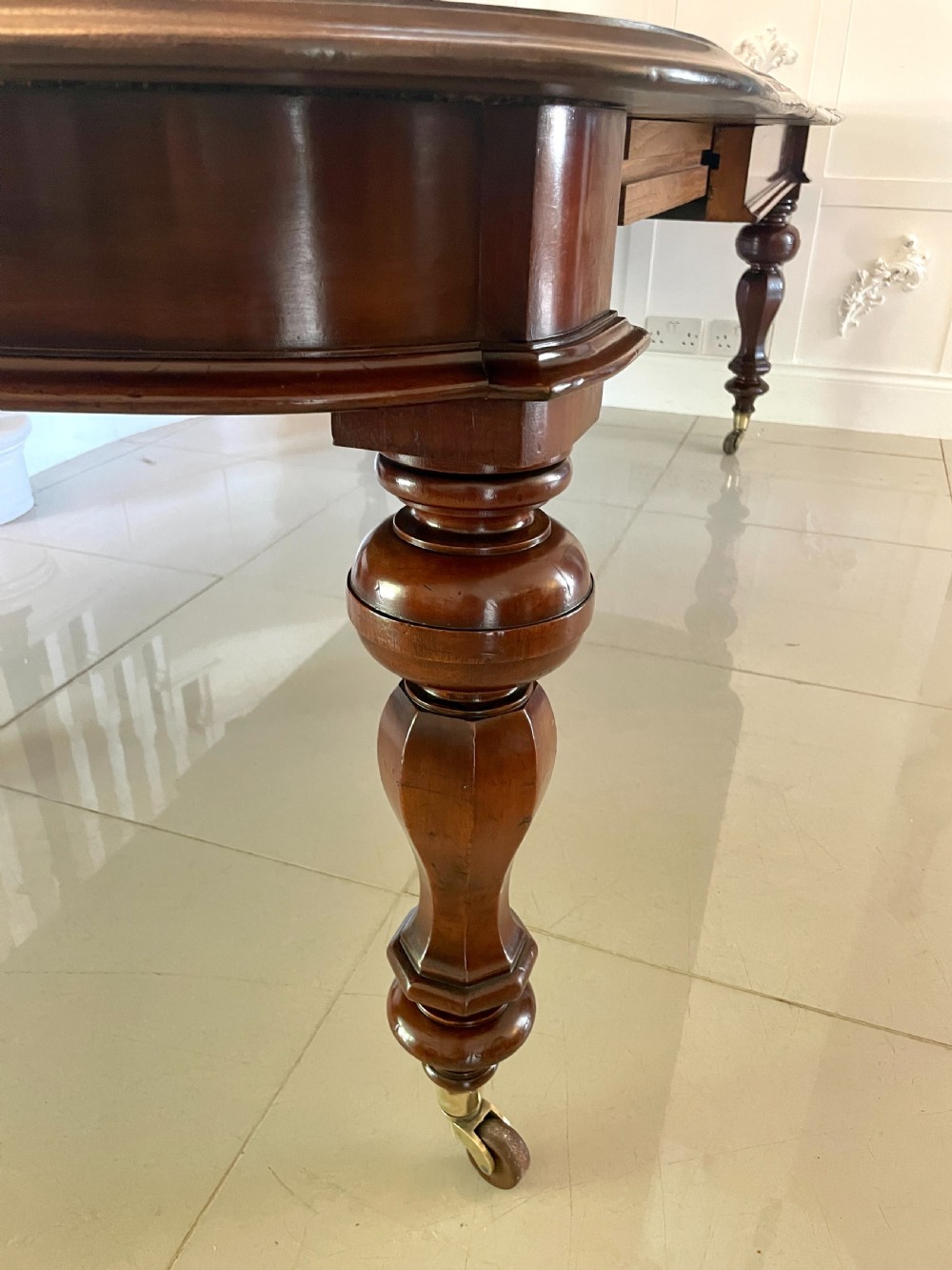 Superb Quality Antique Victorian Figured Mahogany Extending Dining Table 74 x 120 x 241cm View XVII