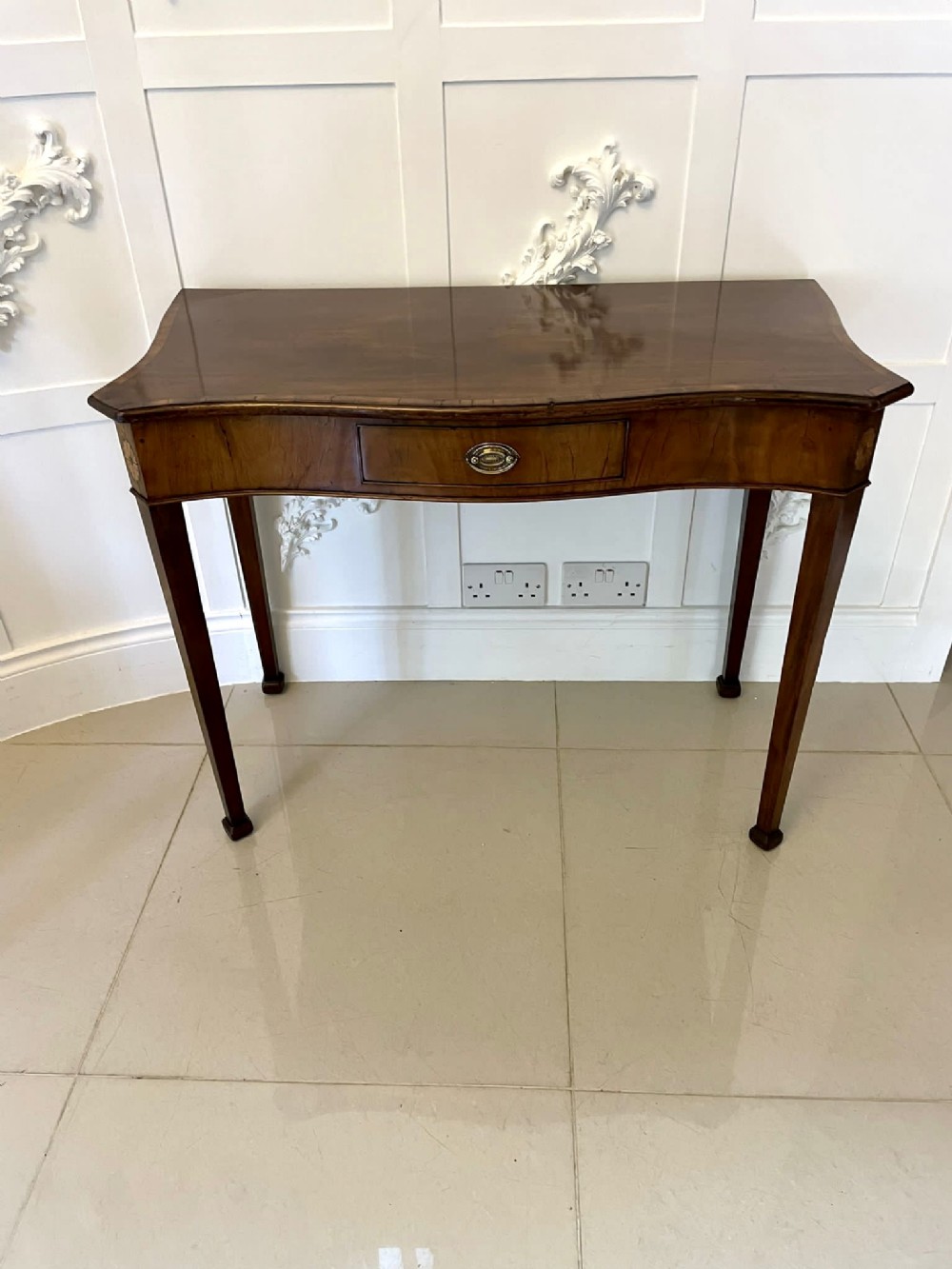 Antique 18th Century George III Quality Mahogany Hepplewhite Serpentine Shaped Side Table 