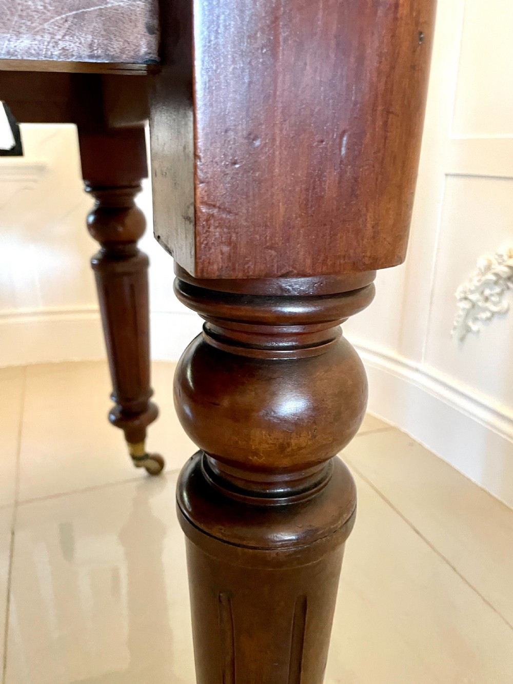 Antique Victorian Quality Mahogany Extending Dining Table 73 x 105 x 206cm View X