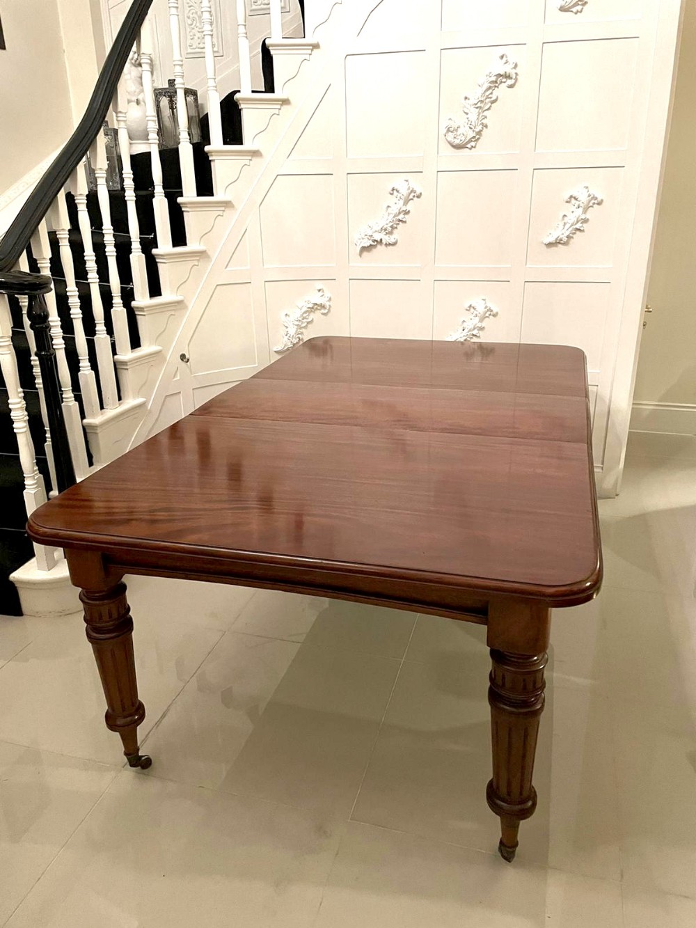 Quality Antique Victorian Mahogany Extending Dining Table 