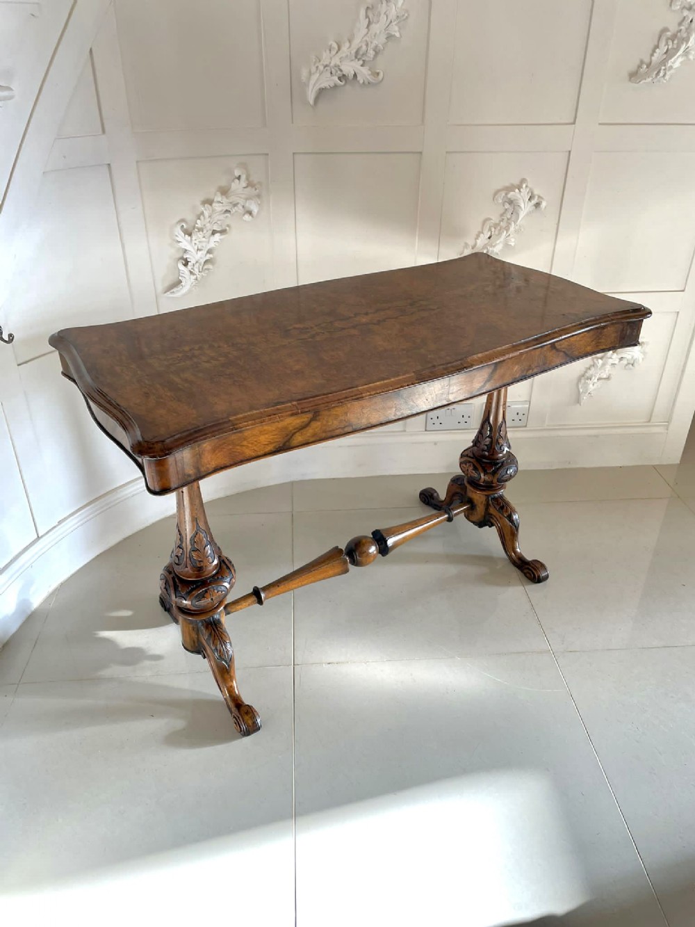 Antique Victorian Quality Burr Walnut Serpentine Shaped Centre Table 