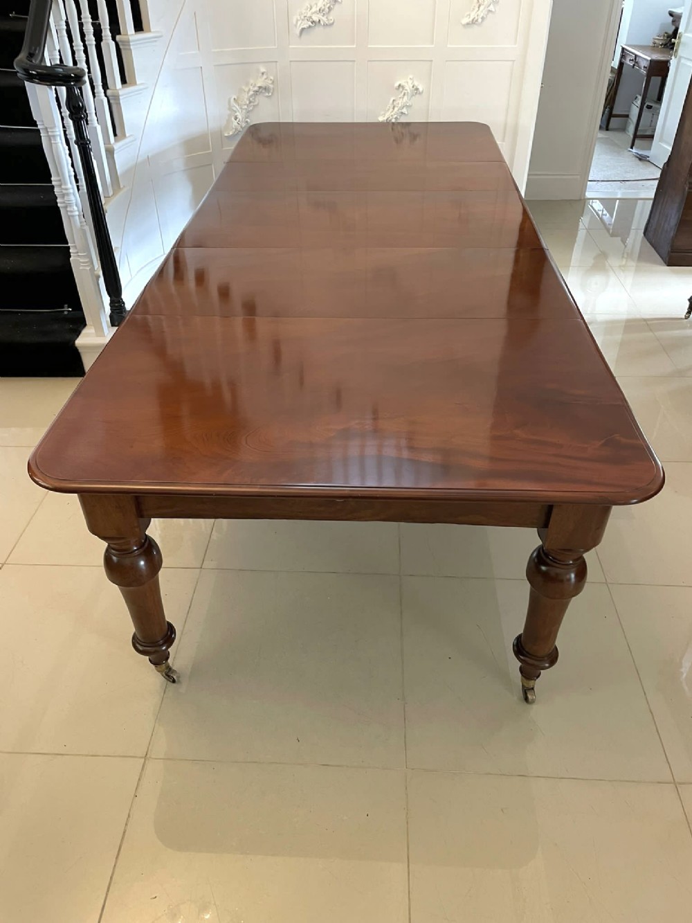 Superb Quality Antique Victorian Figured Mahogany Extending Dining Table H 73 x W 122 x D 297.5cm 