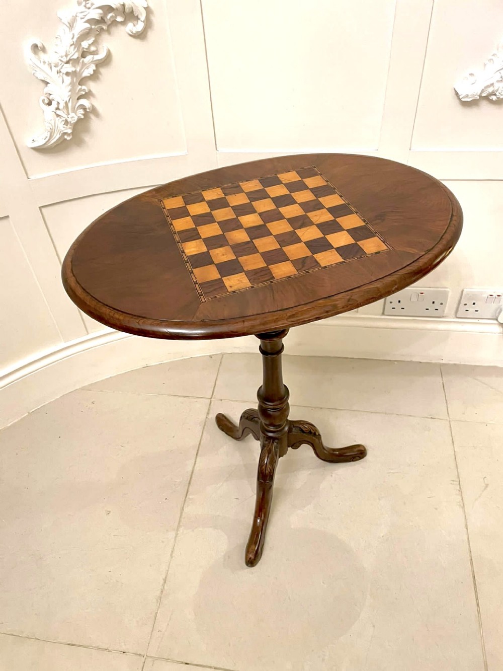 Antique Victorian Quality Figured Walnut Oval Shaped Chess Top Table 