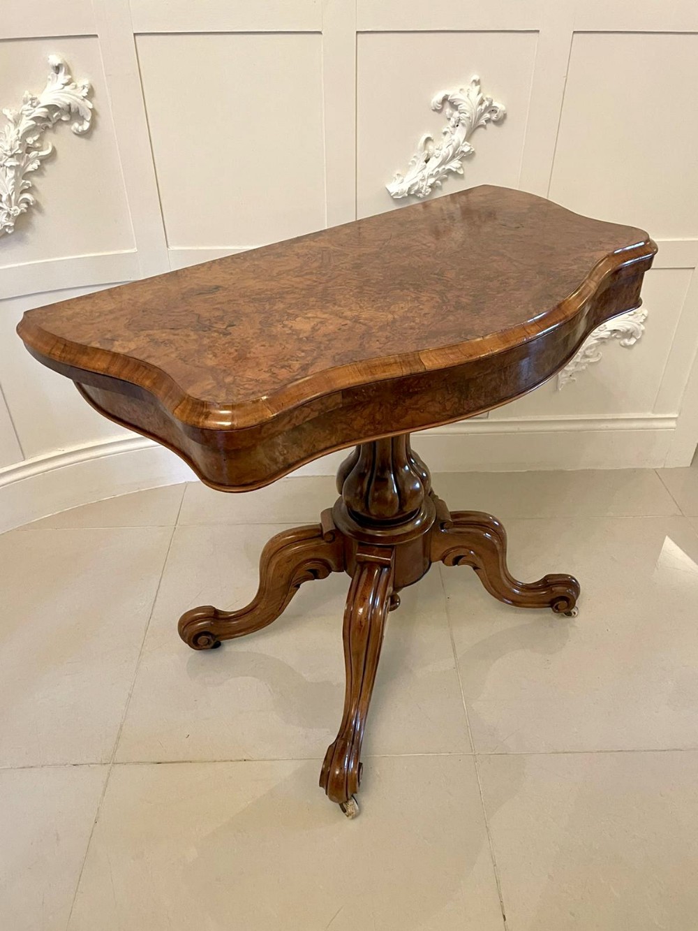 Quality Antique Victorian Serpentine Shaped Burr Walnut Card/Side Table 