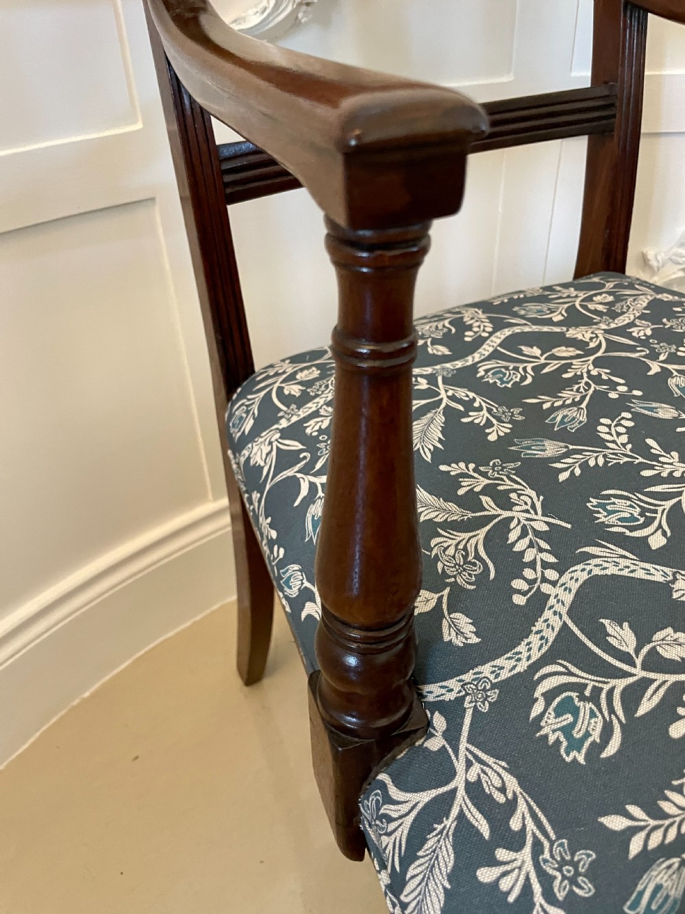  Fine Quality Set of 8 Antique George III Mahogany Dining Chairs  View VI