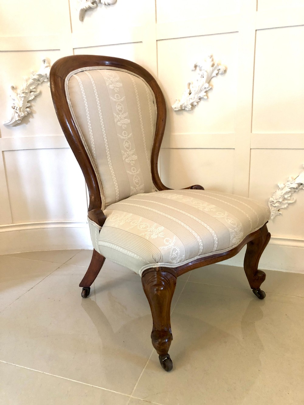 Antique Victorian Walnut Spoon Back Ladies Chair