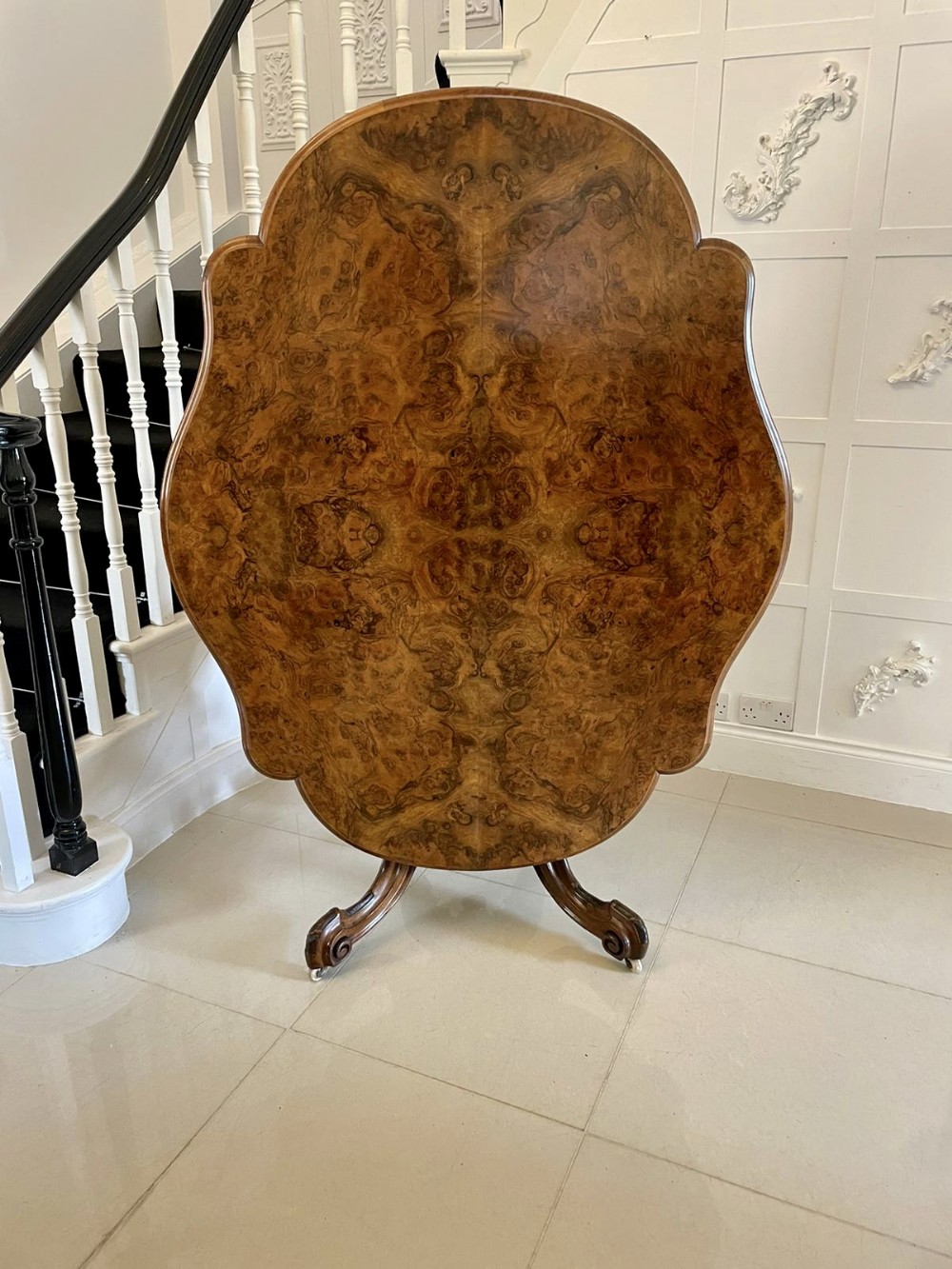 Outstanding Quality Antique 6 Seater Burr Walnut Serpentine Shaped Centre/Dining Table 
