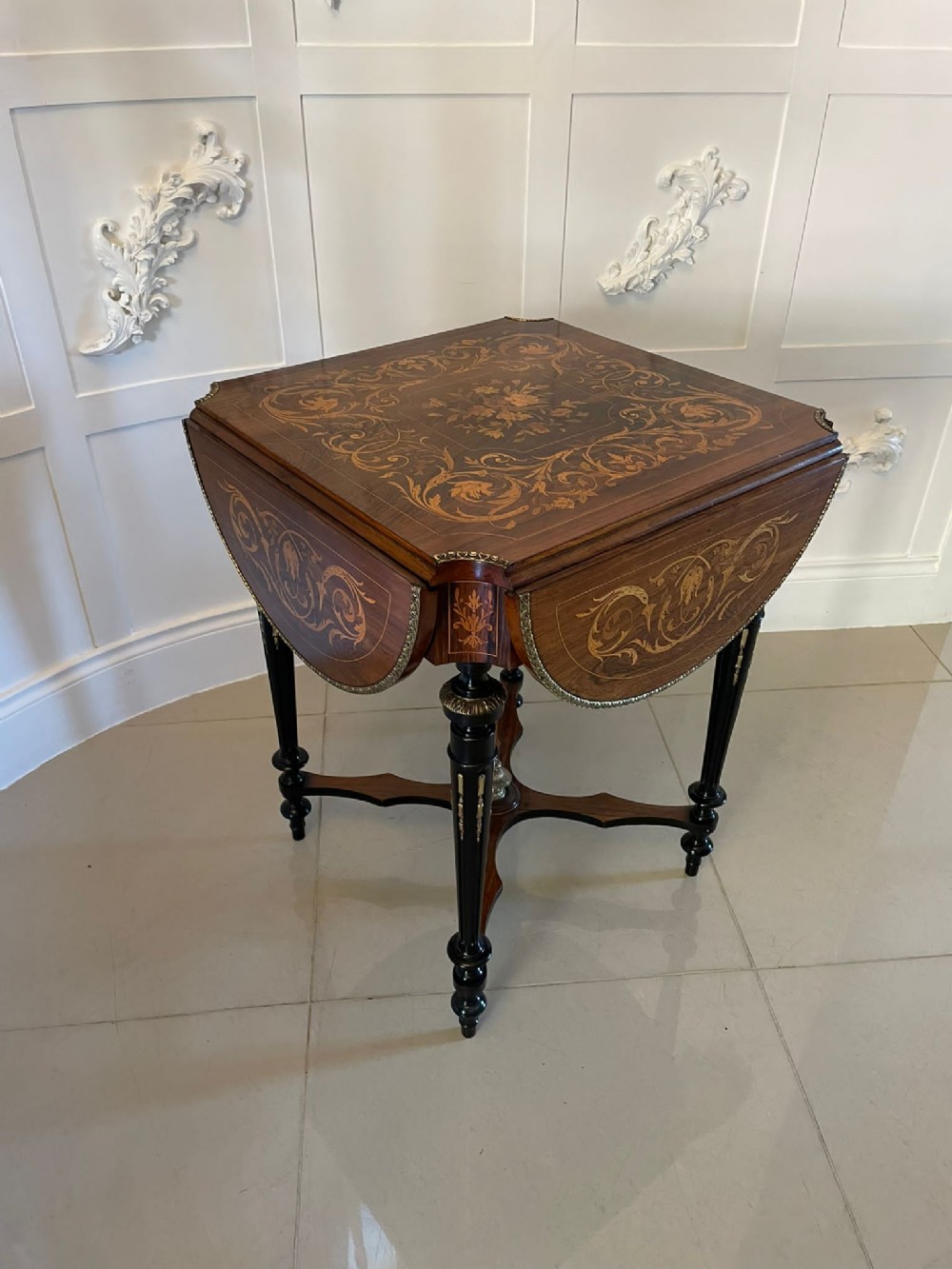 Outstanding Quality Antique Victorian Walnut Marquetry Inlaid Centre Table