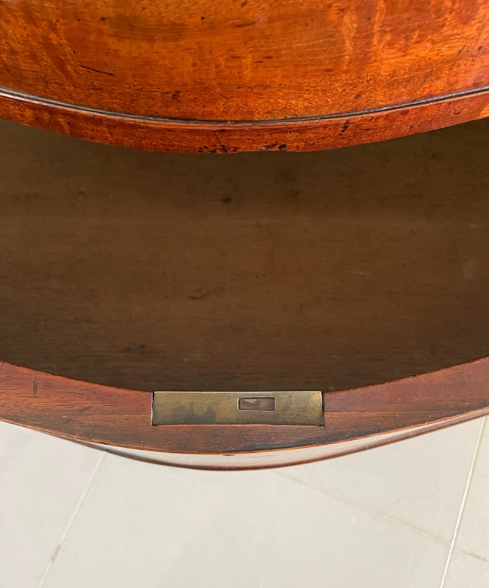Antique George III Quality Mahogany Serpentine Fronted Chest of Drawers  View III