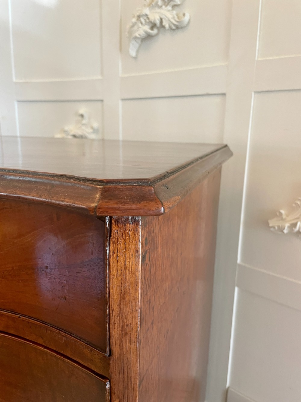 Antique George III Quality Mahogany Serpentine Fronted Chest of Drawers  View VIII