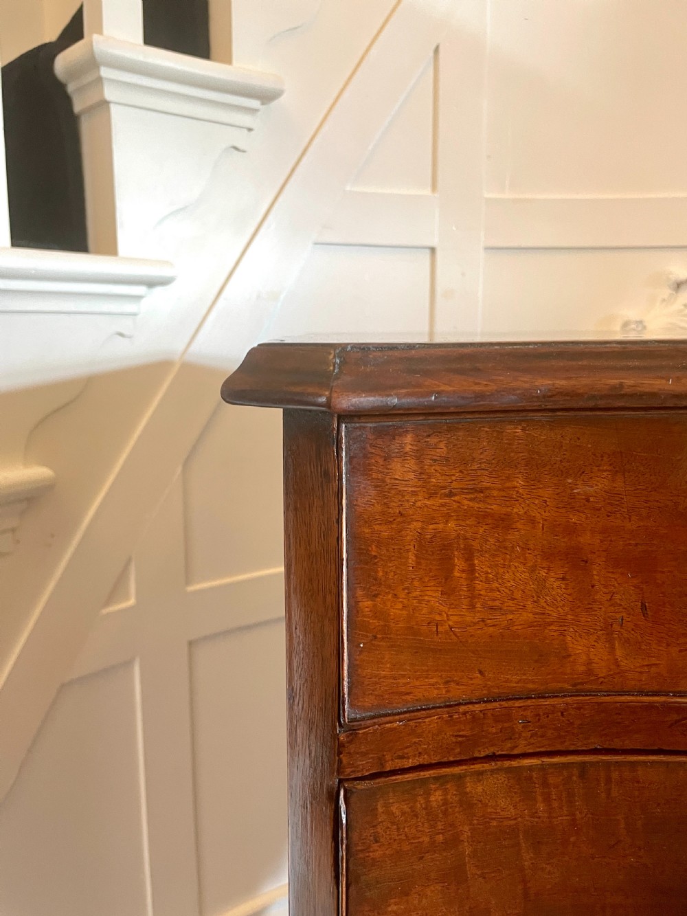 Antique George III Quality Mahogany Serpentine Fronted Chest of Drawers  View X