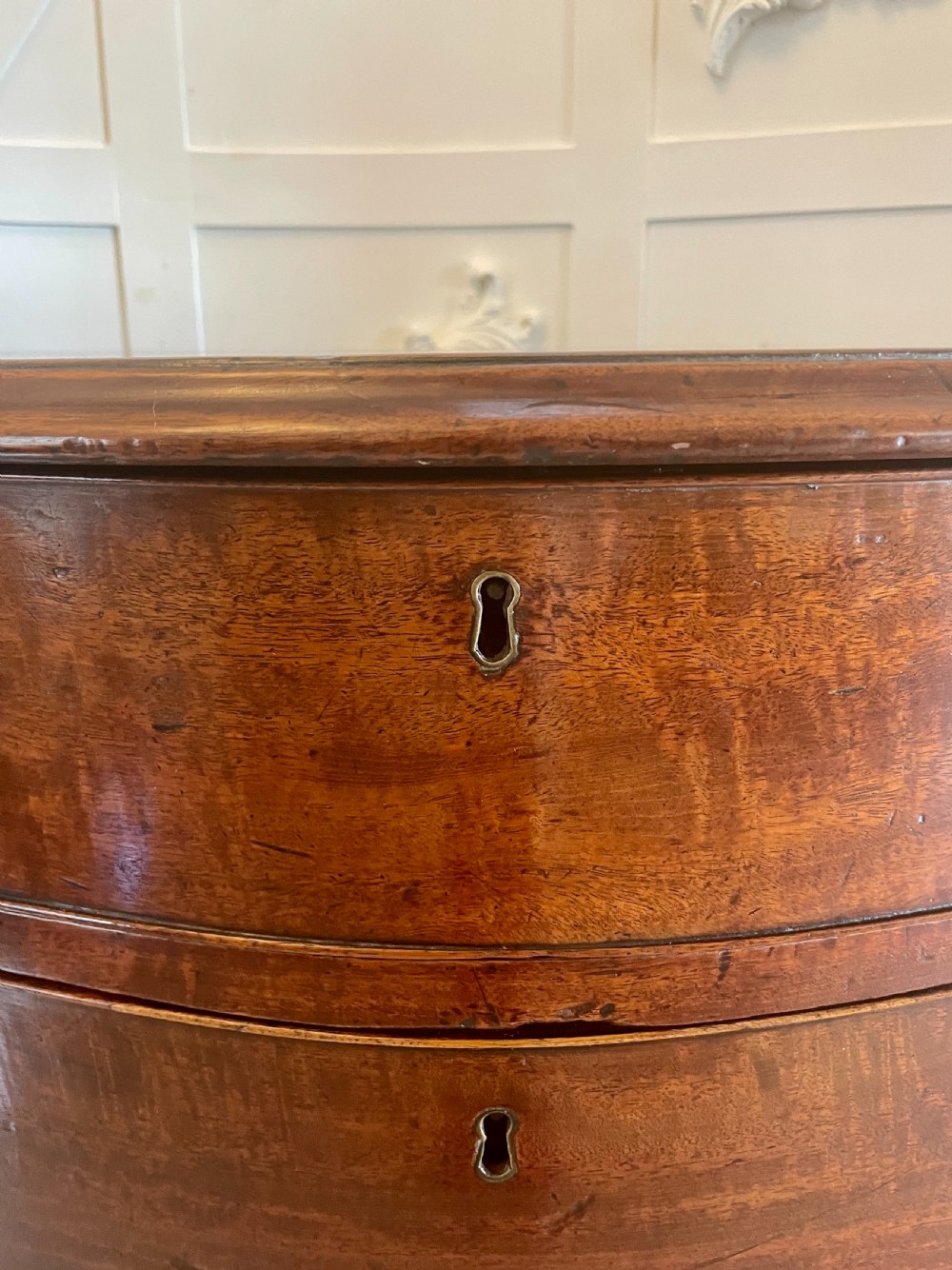 Antique George III Quality Mahogany Serpentine Fronted Chest of Drawers  View XI