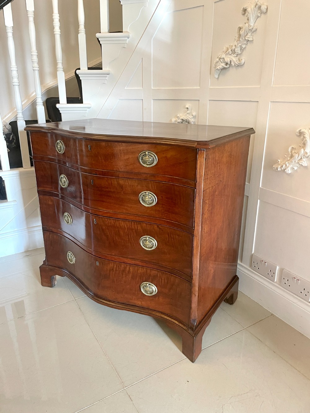 Antique George III Quality Mahogany Serpentine Fronted Chest of Drawers  View XV