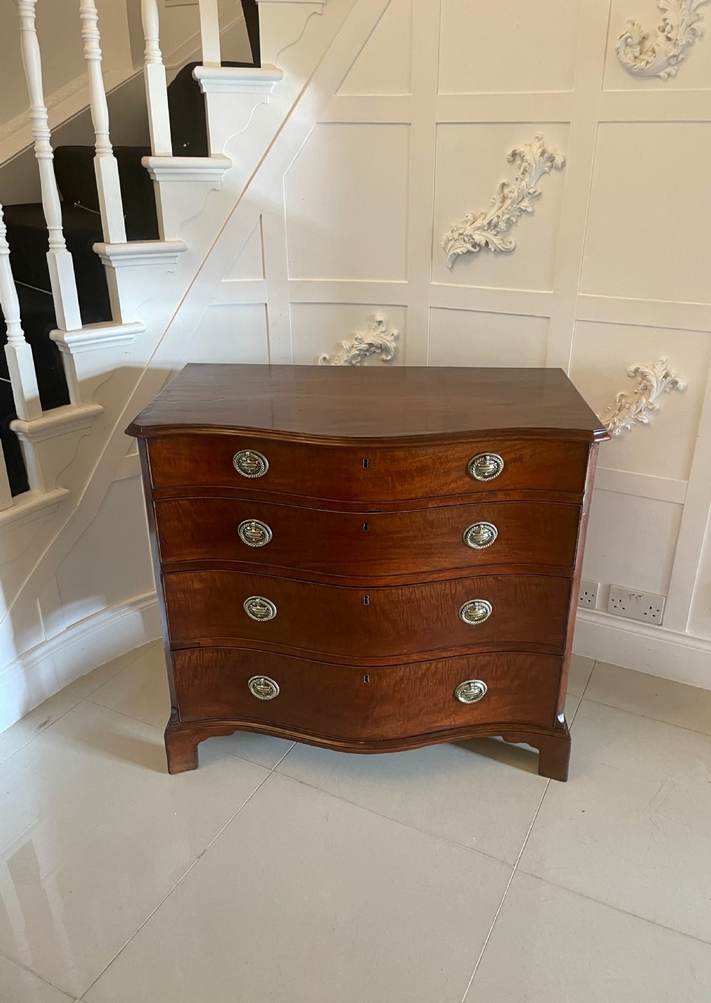 Antique George III Quality Mahogany Serpentine Fronted Chest of Drawers  View XVII
