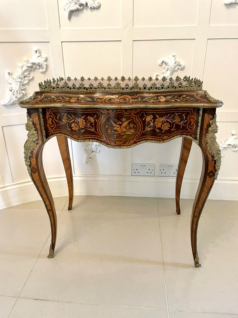 Outstanding Quality Antique 19th Century Louis XV Tulipwood and Kingwood Marquetry Inlaid Jardiniere Table 