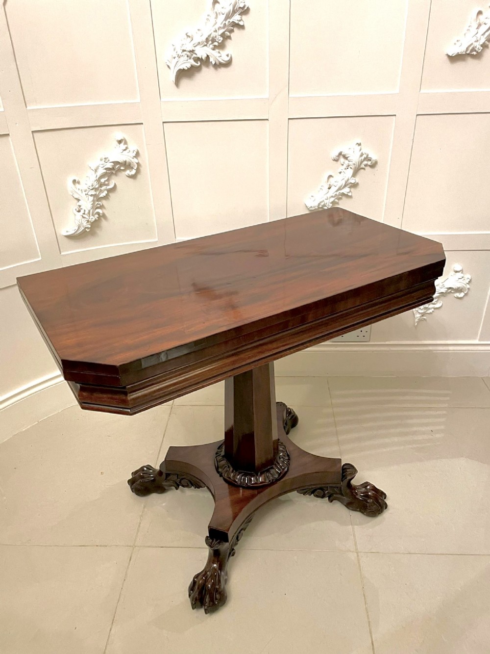 Antique William IV Quality Figured Mahogany Tea/Side Table 