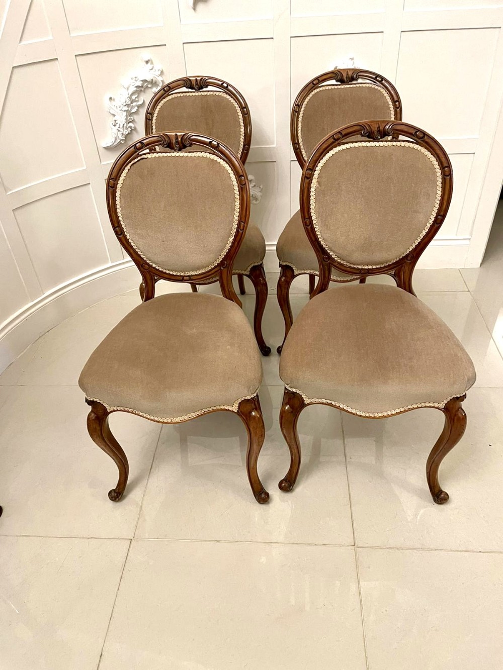 Set of Four Fine Quality Antique Victorian Walnut Balloon Back Dining Chairs 