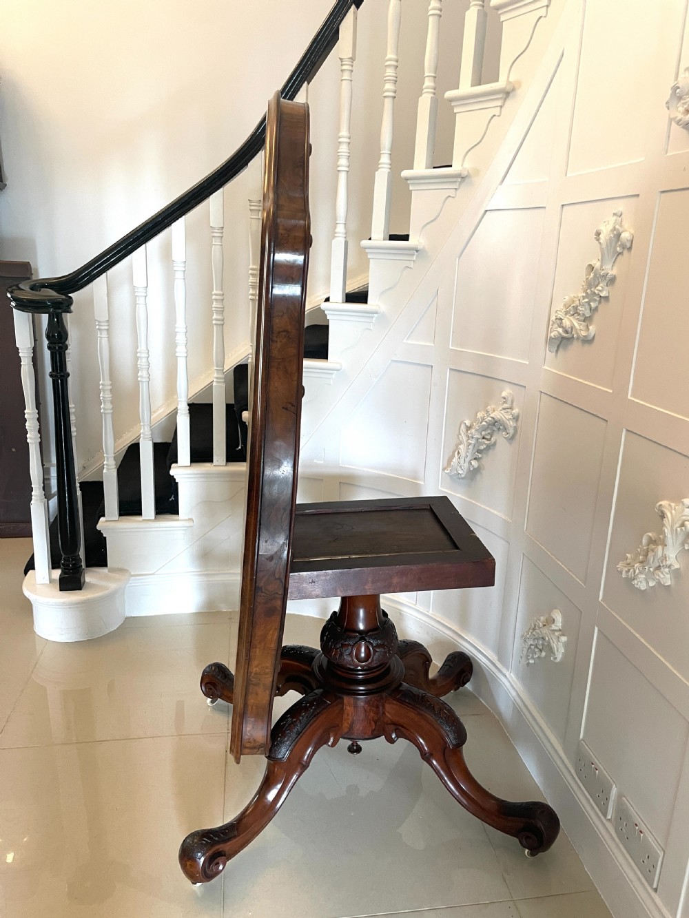 Outstanding Quality Antique 6 Seater Victorian Burr Walnut Centre/Dining Table 71 x 143 x 108cm View XVI
