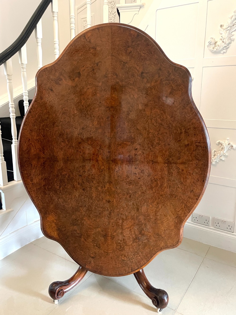 Outstanding Quality Antique 6 Seater Victorian Burr Walnut Centre/Dining Table 71 x 143 x 108cm View XVII