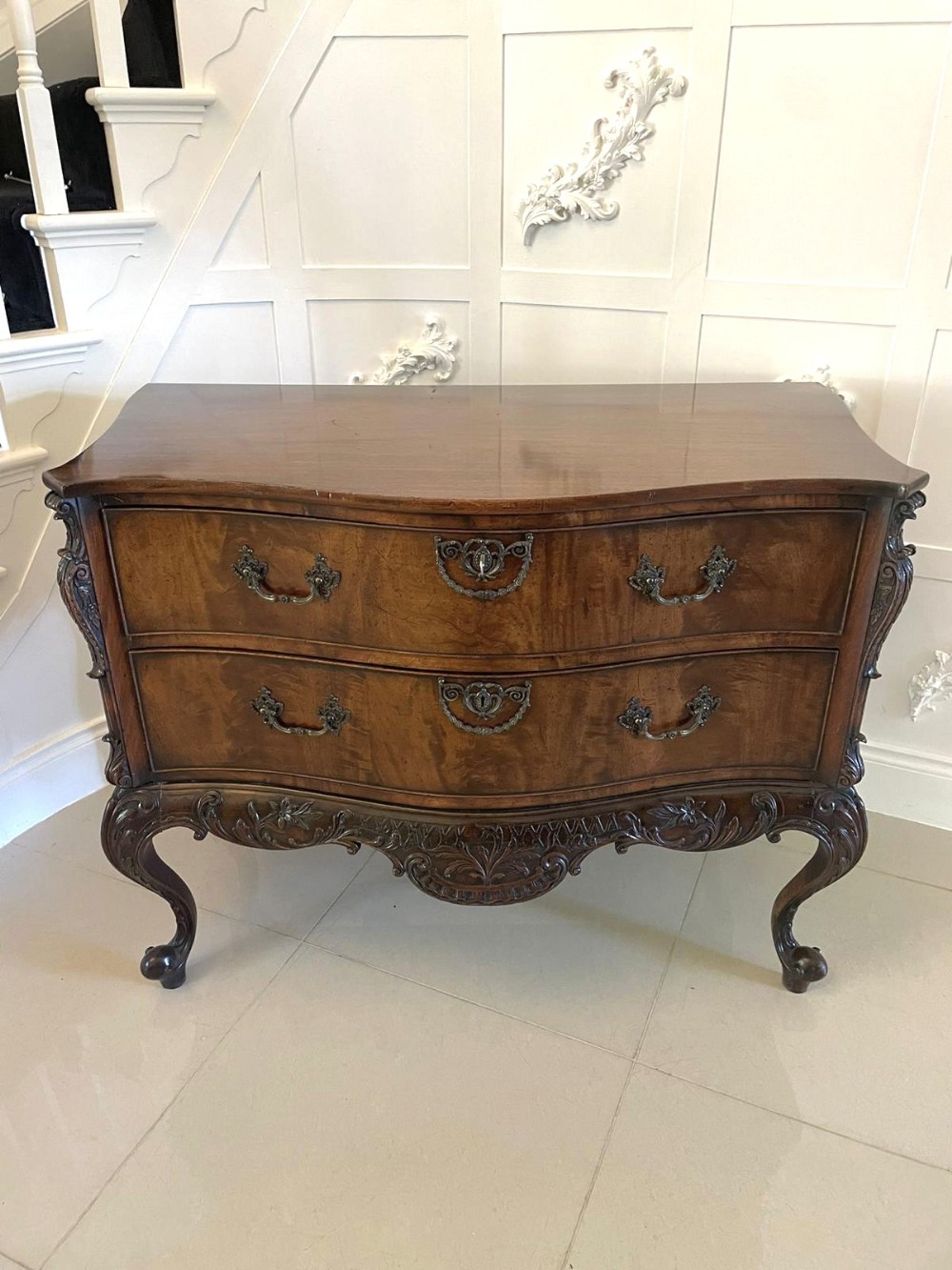 Outstanding Quality Antique Victorian Figured Mahogany Serpentine Shaped Chest of Drawers 