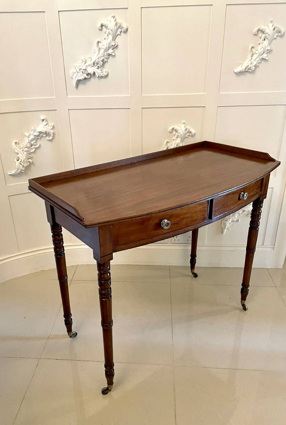 Antique George III Quality Mahogany Bow Fronted Side Table 